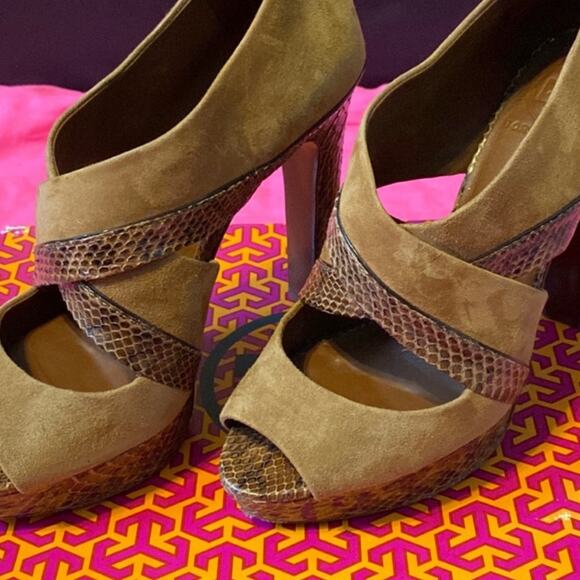 9 1/2 Tory Burch 5 inch heels - Picture 1 of 11